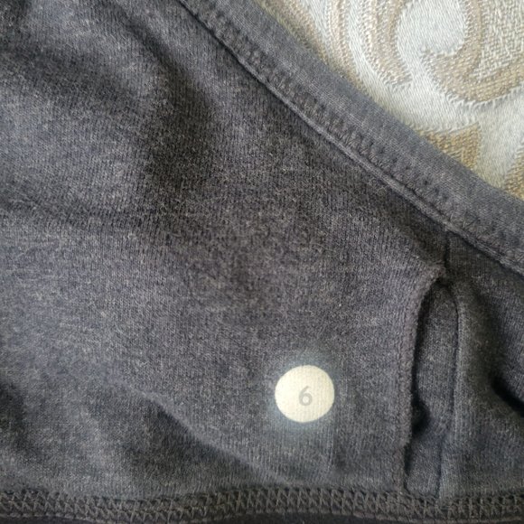 Lululemon sports bra size 6 - Picture 3 of 3